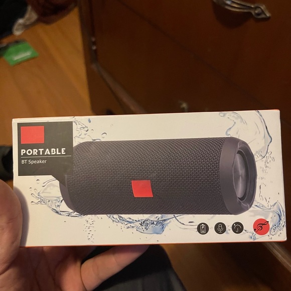 6 inch wireless Bluetooth speaker - Picture 2 of 2